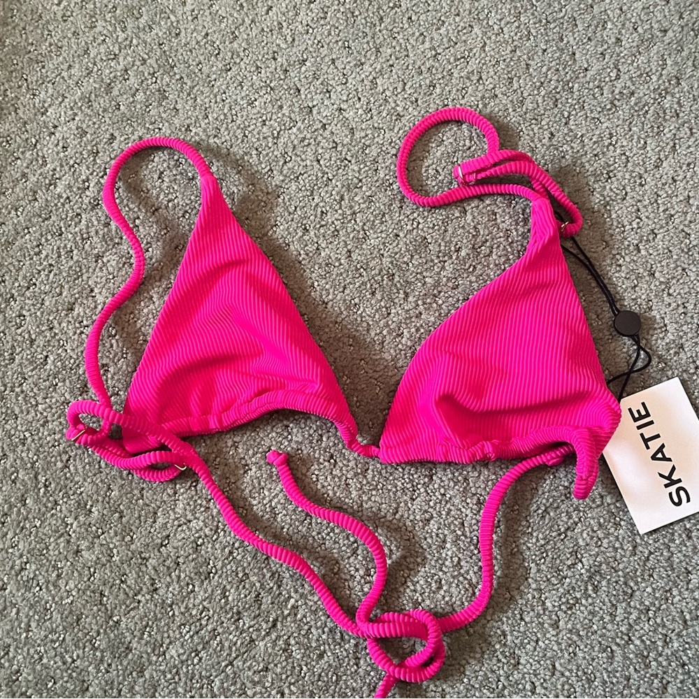 NWT skatie hot pink ribbed string triangle bikini top
